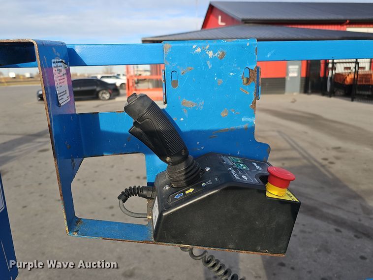 image for item DQ8526 Genie GS-1930  scissor lift