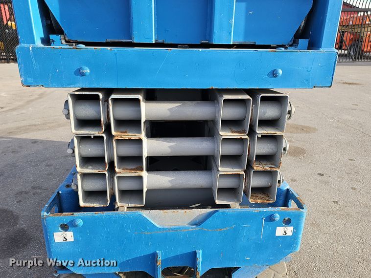 image for item DQ8526 Genie GS-1930  scissor lift