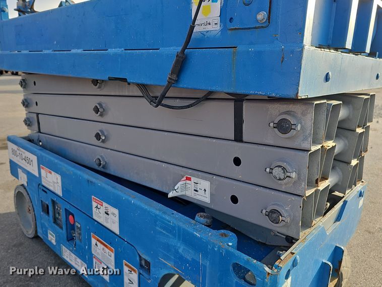 image for item DQ8526 Genie GS-1930  scissor lift