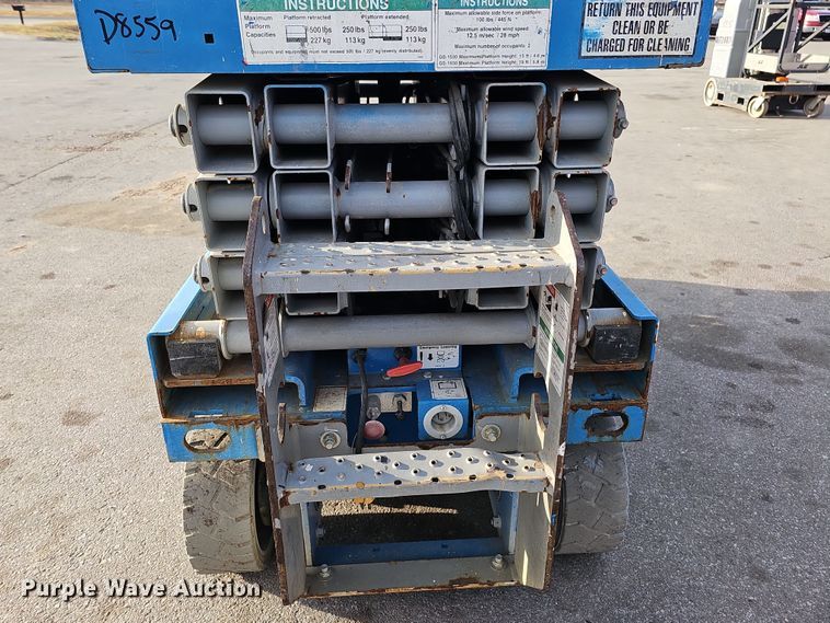 image for item DQ8526 Genie GS-1930  scissor lift