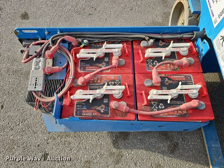 image for item DQ8526 Genie GS-1930  scissor lift