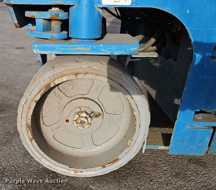 image for item DQ8526 Genie GS-1930  scissor lift