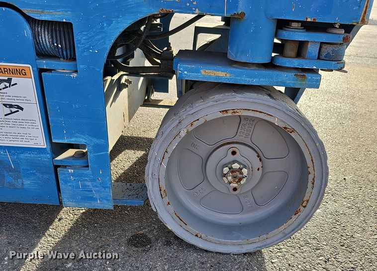 image for item DQ8526 Genie GS-1930  scissor lift