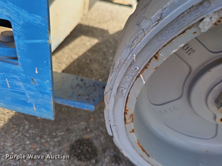 image for item DQ8526 Genie GS-1930  scissor lift