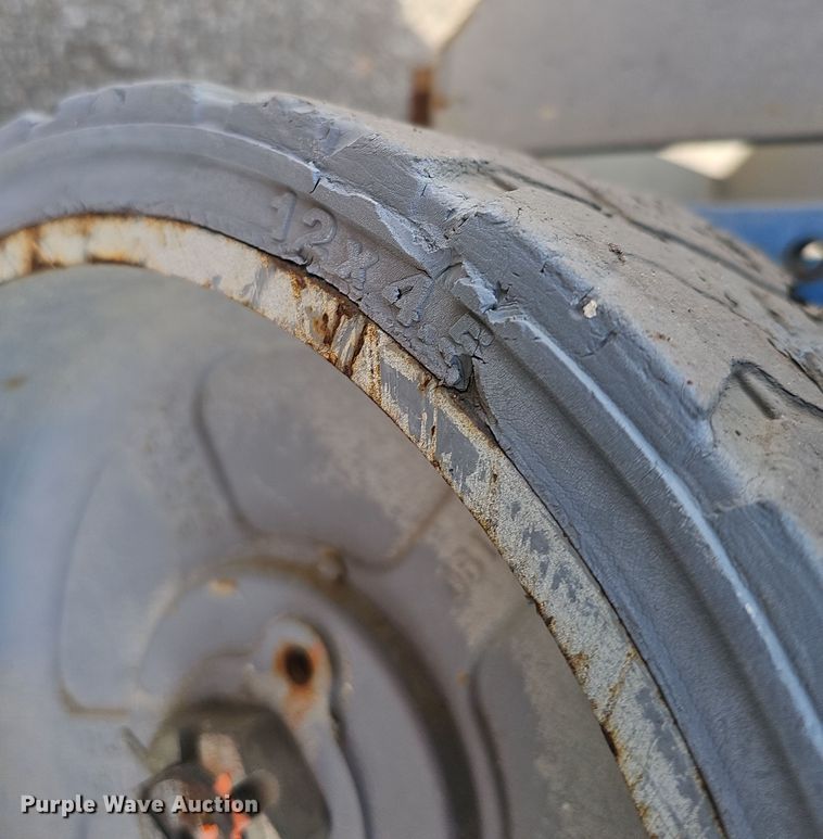 image for item DQ8526 Genie GS-1930  scissor lift