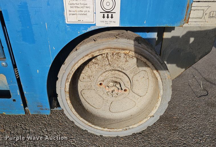 image for item DQ8526 Genie GS-1930  scissor lift