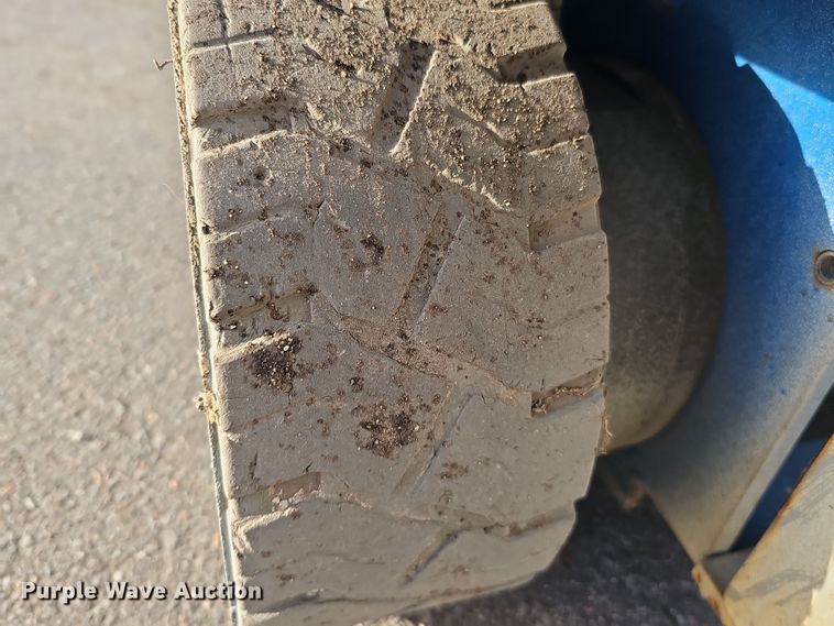 image for item DQ8526 Genie GS-1930  scissor lift