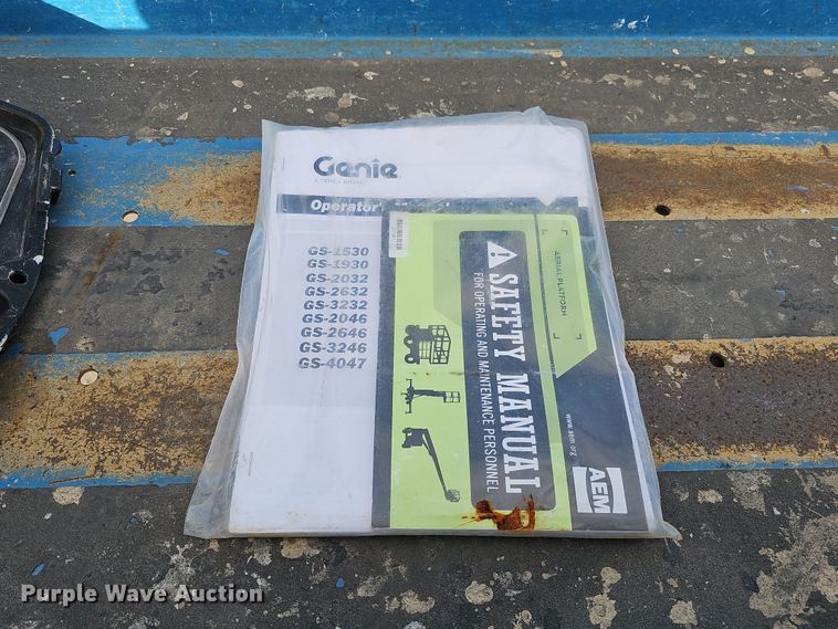 image for item DQ8526 Genie GS-1930  scissor lift