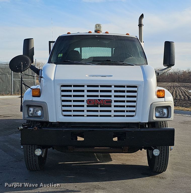 image for item DQ8528 2003 GMC C7500  flatbed truck