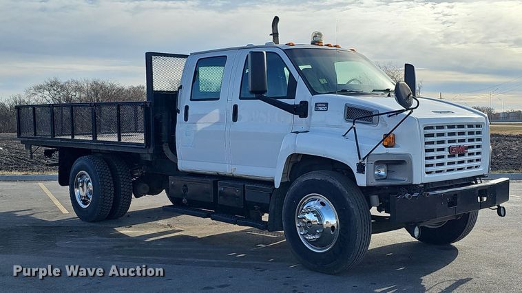 image for item DQ8528 2003 GMC C7500  flatbed truck