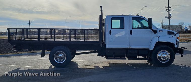 image for item DQ8528 2003 GMC C7500  flatbed truck