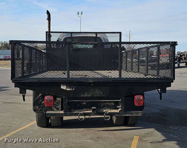 image for item DQ8528 2003 GMC C7500  flatbed truck