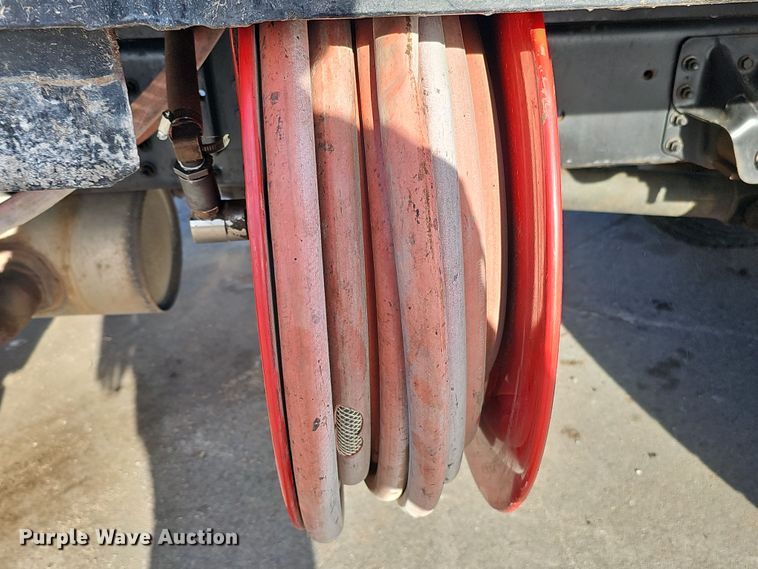 image for item DQ8528 2003 GMC C7500  flatbed truck