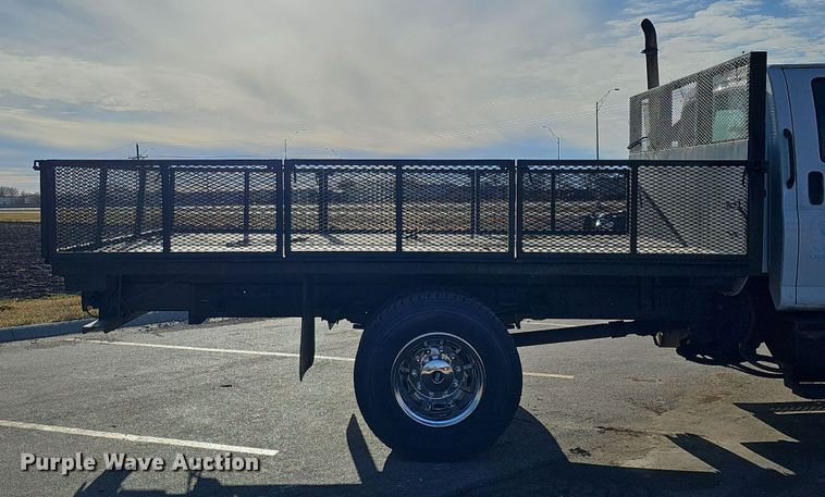 image for item DQ8528 2003 GMC C7500  flatbed truck