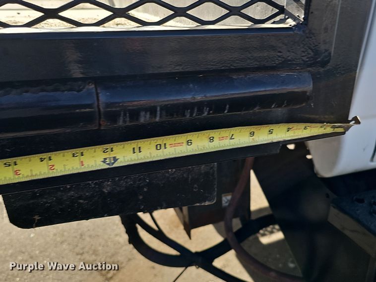 image for item DQ8528 2003 GMC C7500  flatbed truck