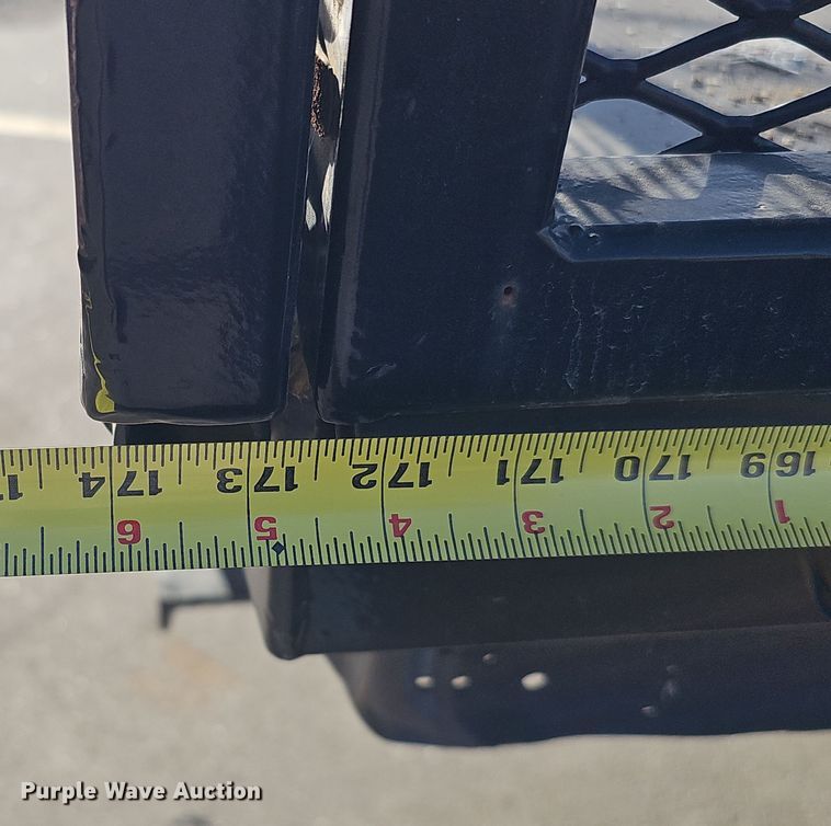 image for item DQ8528 2003 GMC C7500  flatbed truck