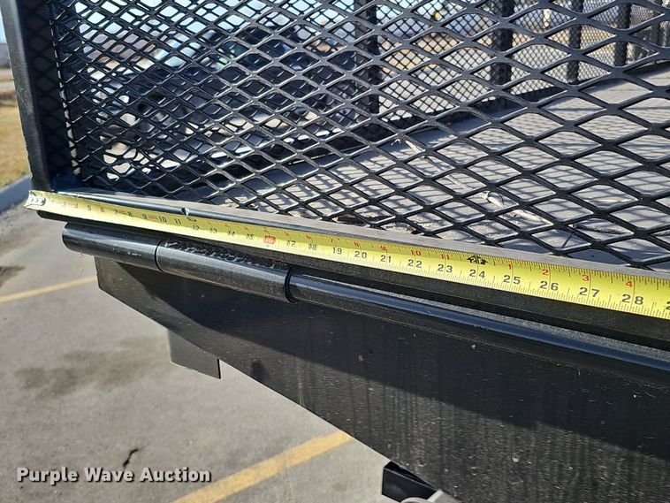 image for item DQ8528 2003 GMC C7500  flatbed truck