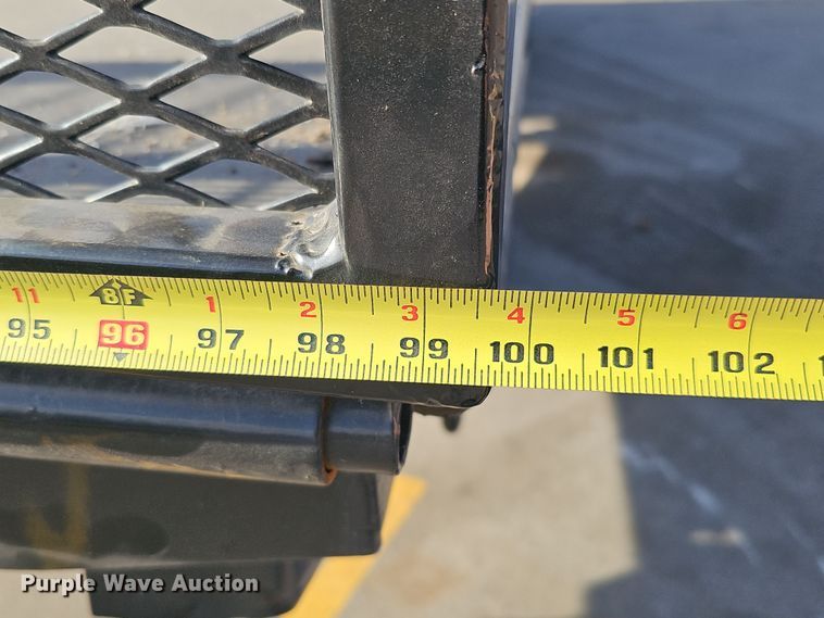 image for item DQ8528 2003 GMC C7500  flatbed truck