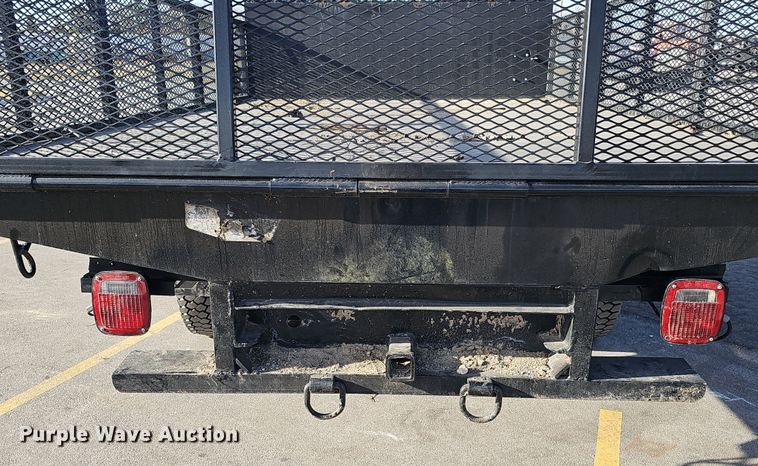 image for item DQ8528 2003 GMC C7500  flatbed truck