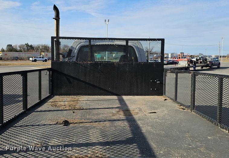 image for item DQ8528 2003 GMC C7500  flatbed truck