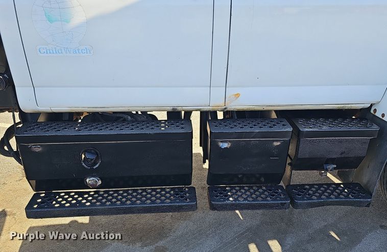 image for item DQ8528 2003 GMC C7500  flatbed truck