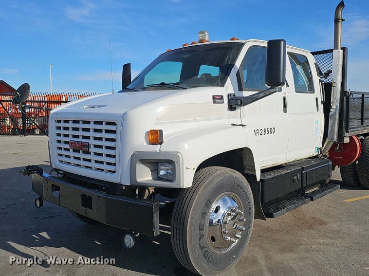 image for item DQ8528 2003 GMC C7500  flatbed truck