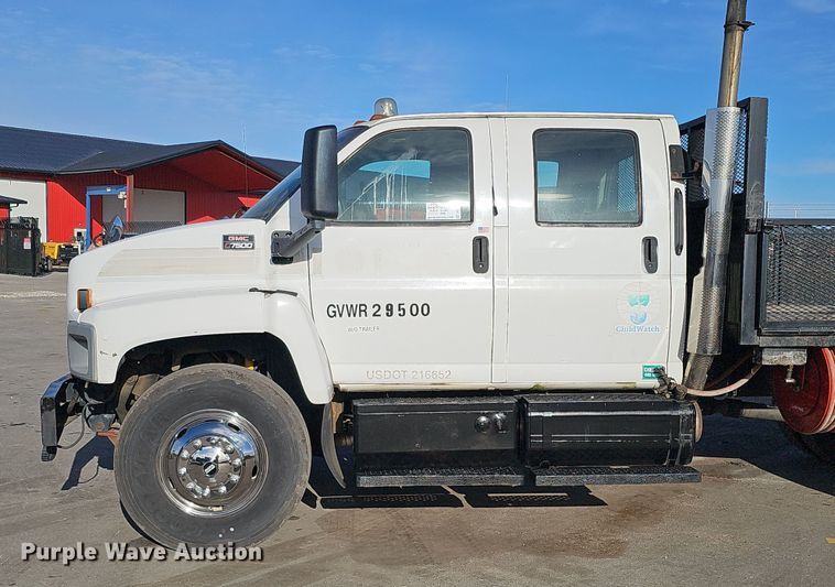 image for item DQ8528 2003 GMC C7500  flatbed truck