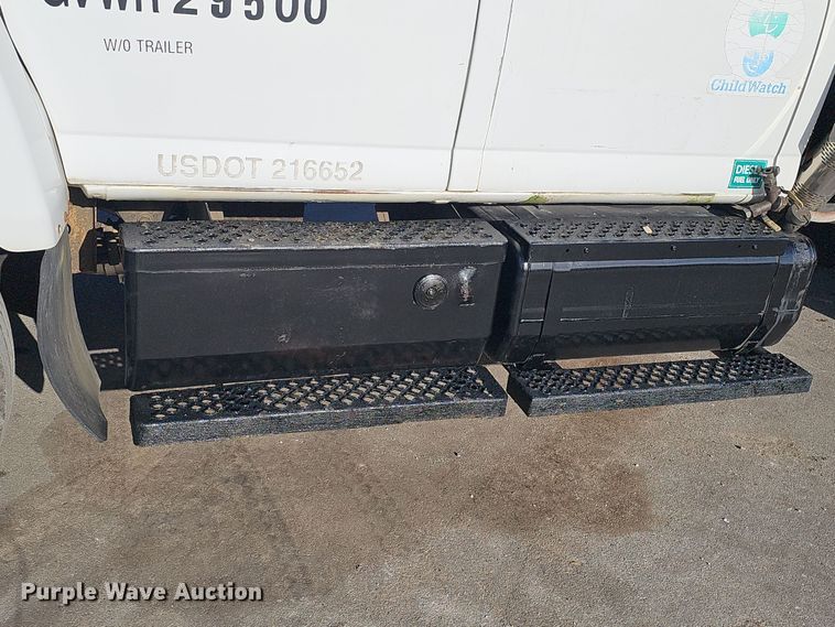 image for item DQ8528 2003 GMC C7500  flatbed truck