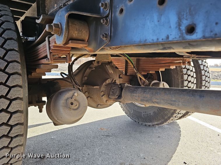 image for item DQ8528 2003 GMC C7500  flatbed truck