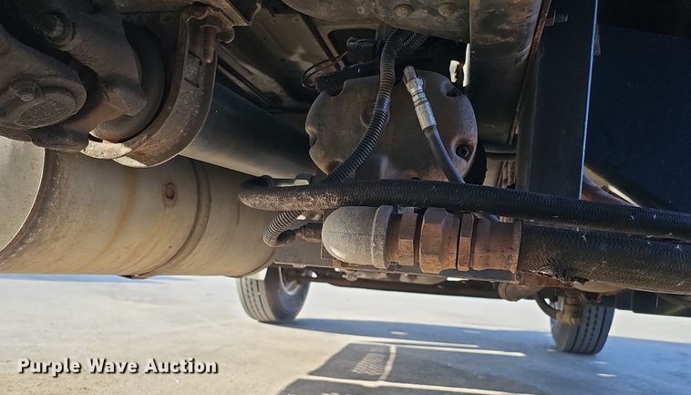 image for item DQ8528 2003 GMC C7500  flatbed truck