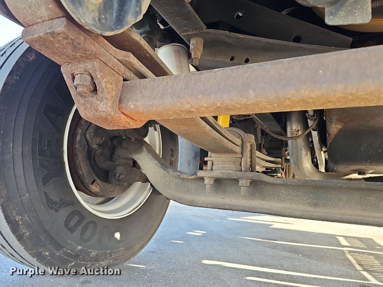 image for item DQ8528 2003 GMC C7500  flatbed truck