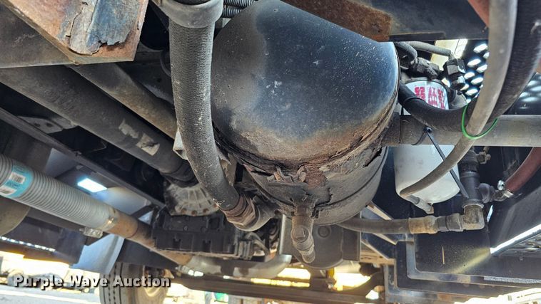 image for item DQ8528 2003 GMC C7500  flatbed truck