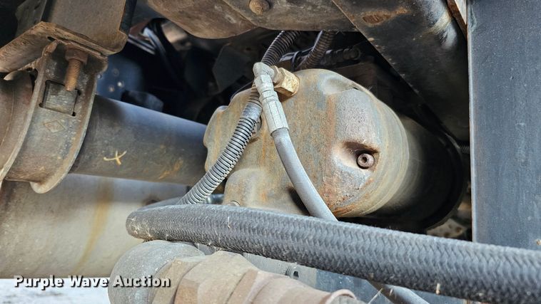 image for item DQ8528 2003 GMC C7500  flatbed truck