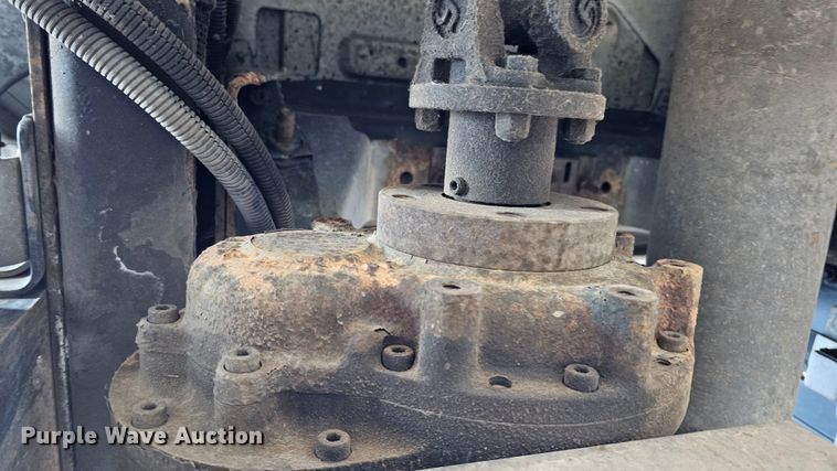 image for item DQ8528 2003 GMC C7500  flatbed truck