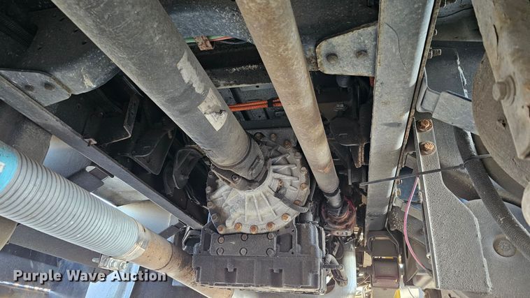 image for item DQ8528 2003 GMC C7500  flatbed truck