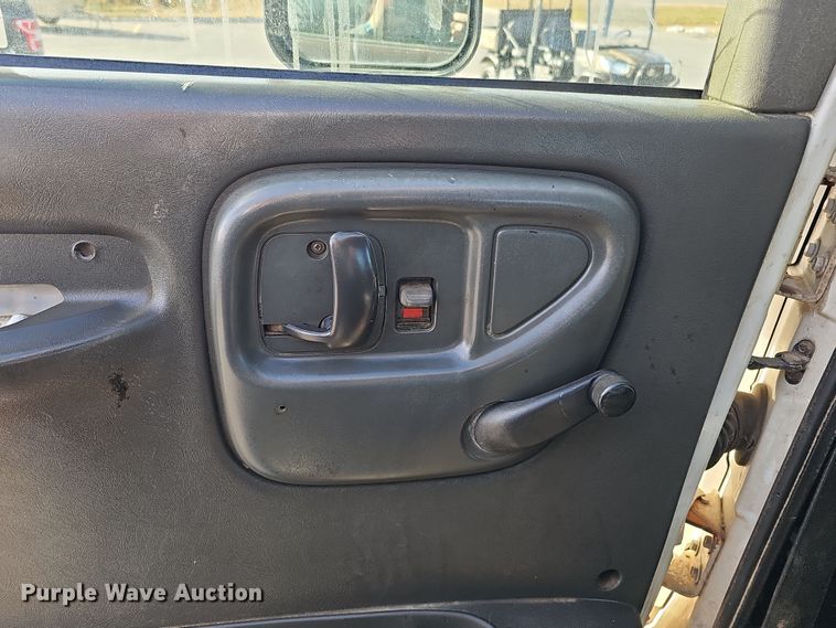 image for item DQ8528 2003 GMC C7500  flatbed truck