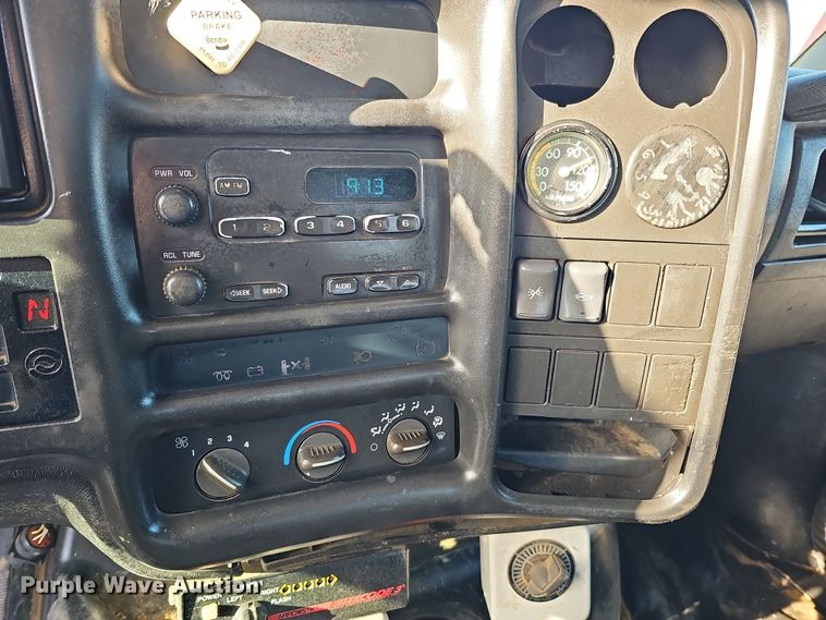 image for item DQ8528 2003 GMC C7500  flatbed truck