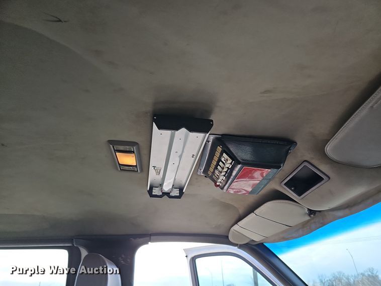 image for item DQ8528 2003 GMC C7500  flatbed truck