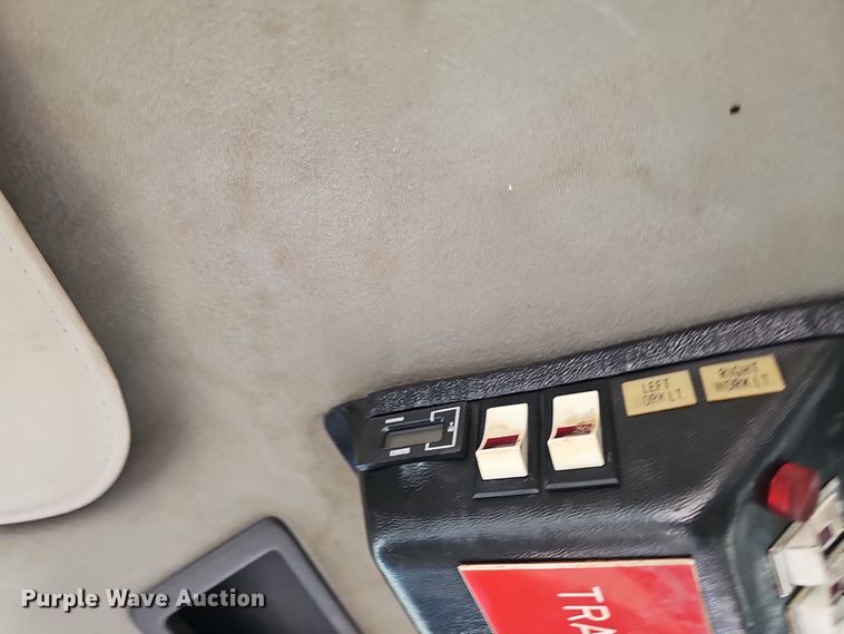 image for item DQ8528 2003 GMC C7500  flatbed truck