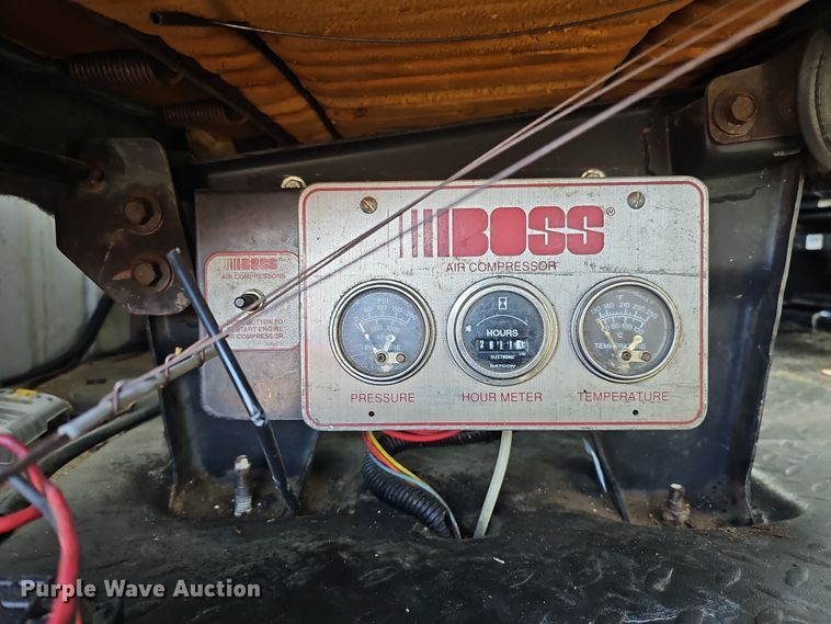 image for item DQ8528 2003 GMC C7500  flatbed truck