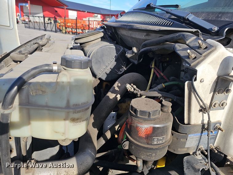 image for item DQ8528 2003 GMC C7500  flatbed truck