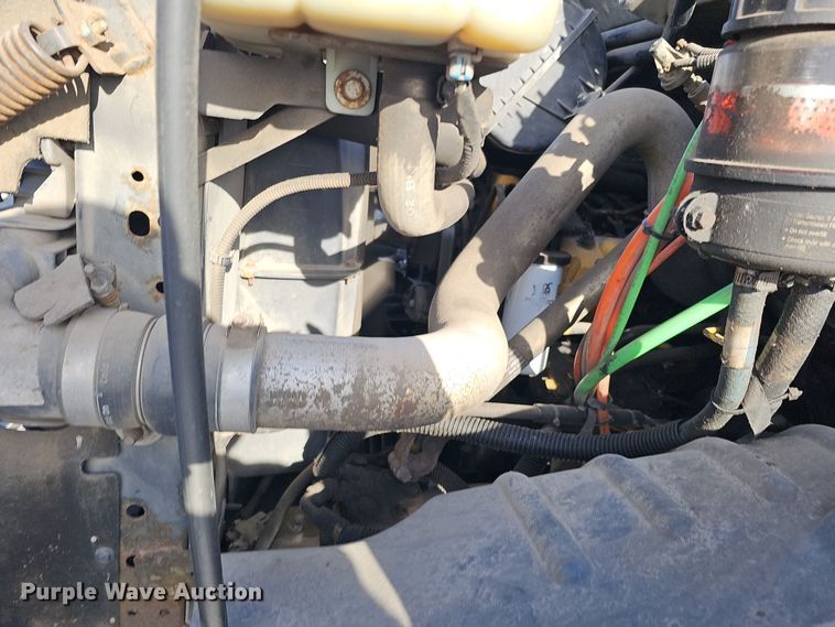 image for item DQ8528 2003 GMC C7500  flatbed truck