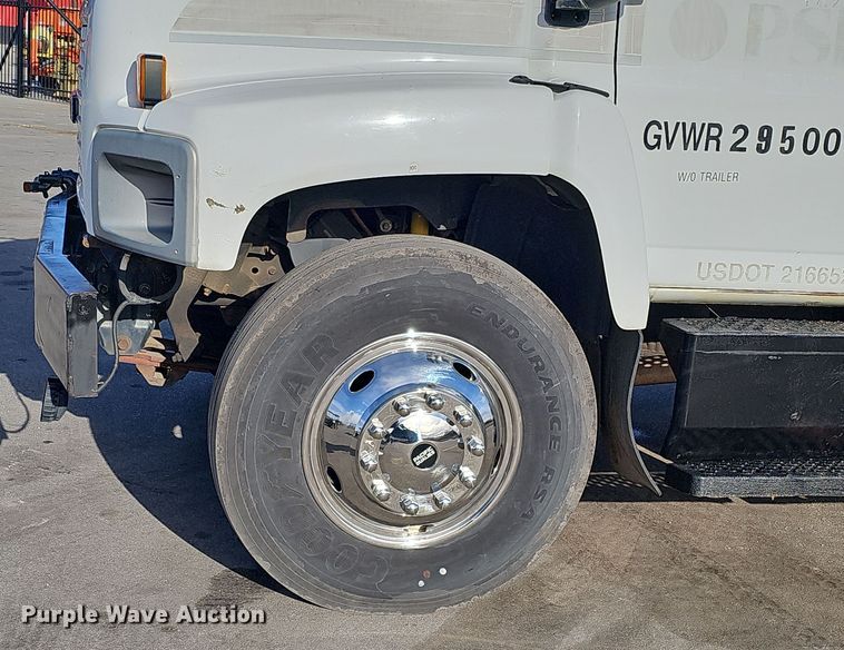 image for item DQ8528 2003 GMC C7500  flatbed truck