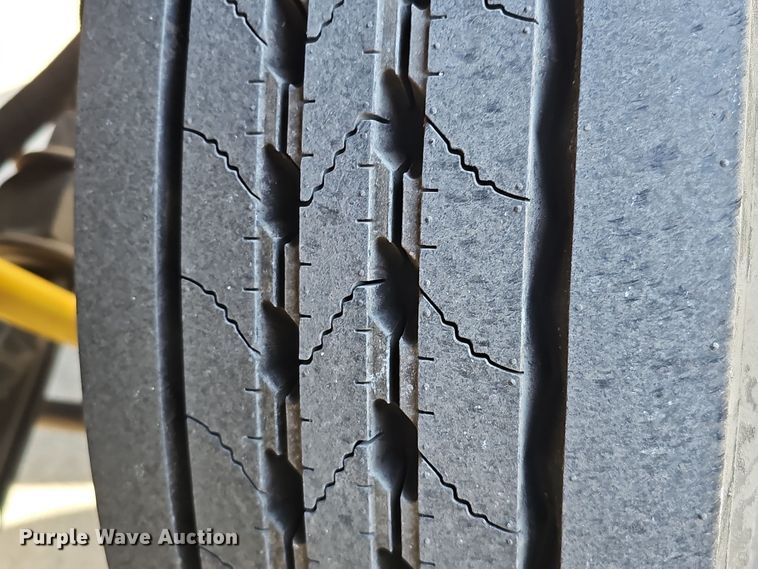 image for item DQ8528 2003 GMC C7500  flatbed truck