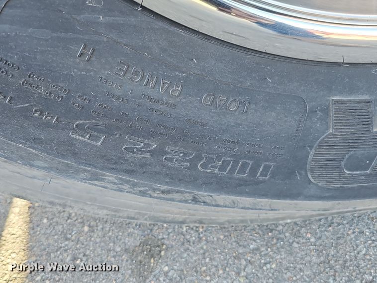 image for item DQ8528 2003 GMC C7500  flatbed truck