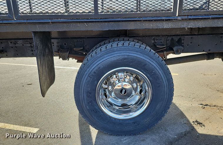 image for item DQ8528 2003 GMC C7500  flatbed truck