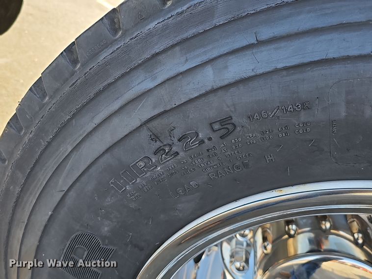 image for item DQ8528 2003 GMC C7500  flatbed truck