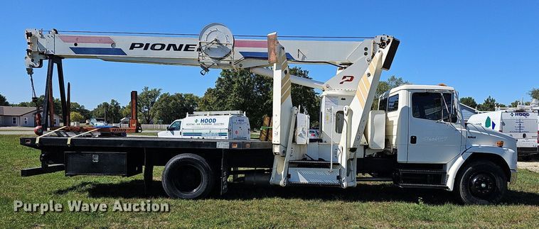 image for item DR5789 1998 Freightliner FL70  crane truck