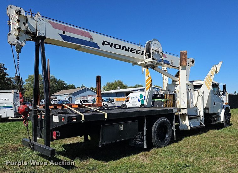 image for item DR5789 1998 Freightliner FL70  crane truck