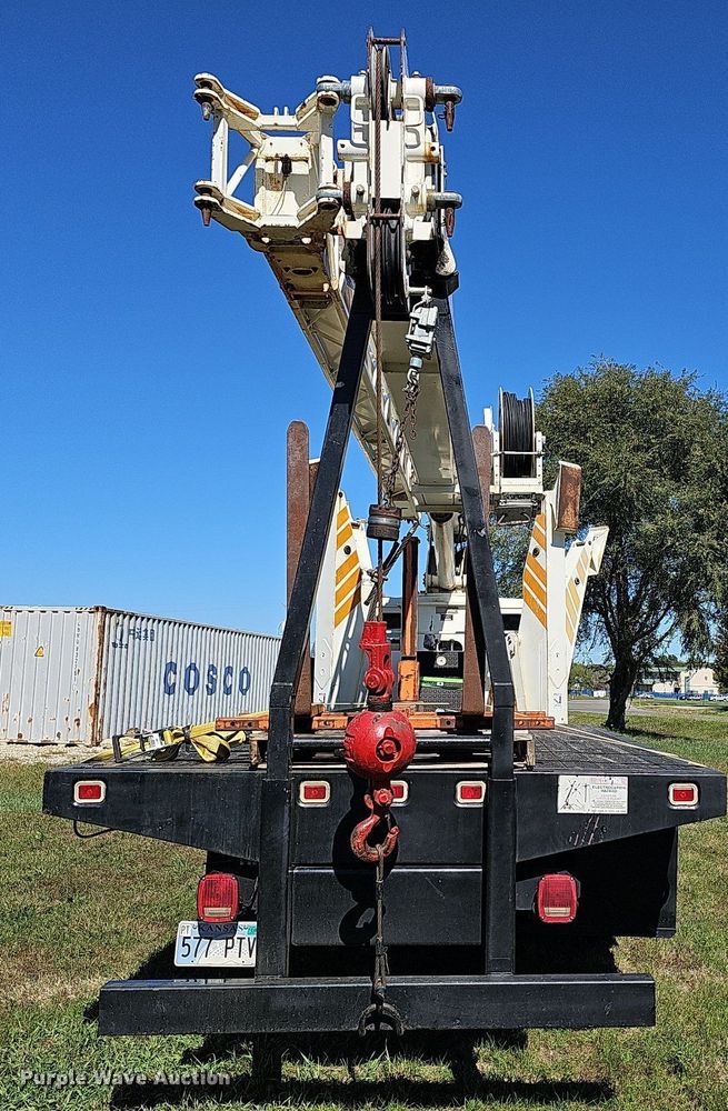 image for item DR5789 1998 Freightliner FL70  crane truck